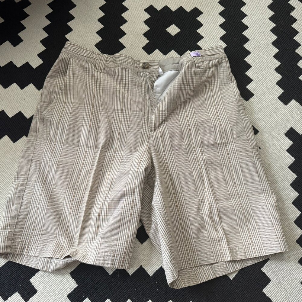 Columbia Shorts Mens 34X10 Omni-Shade Tan Plaid Khakis Flat Front Pockets - Picture 1 of 6
